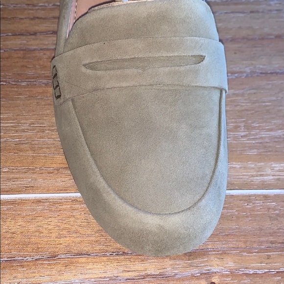 UGG Elise Studded Suede Leather Shoe Beige 9 NIB - Picture 14 of 14